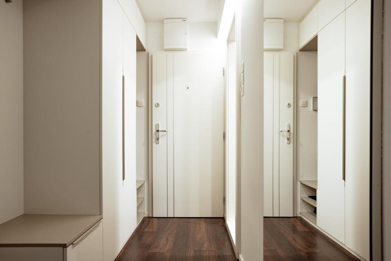 Elegant 1-Bedroom Apartment Near Hill Forest リュブリャナ エクステリア 写真