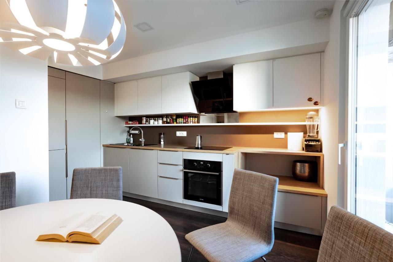 Elegant 1-Bedroom Apartment Near Hill Forest リュブリャナ エクステリア 写真